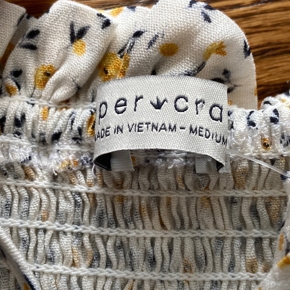 NWT Ditsy Floral Smocked Top - Medium - Picture 7 of 8